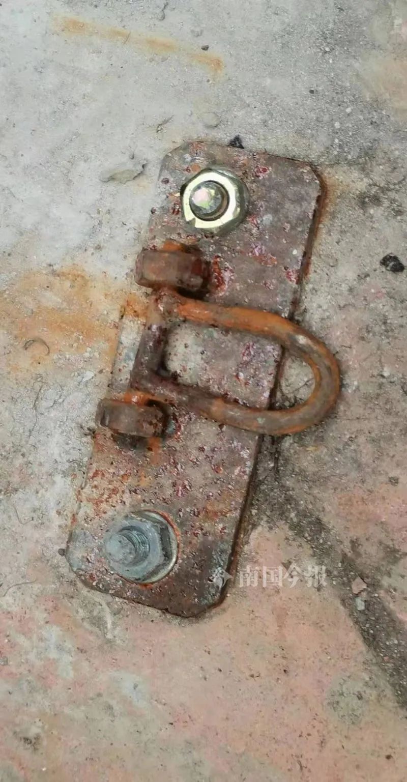DƬ